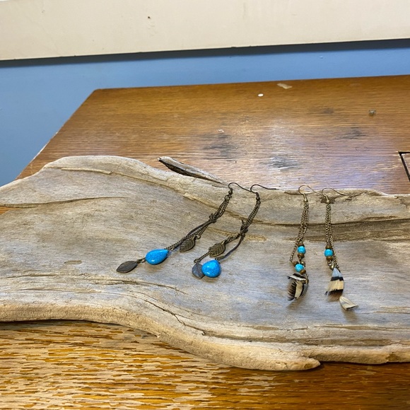 2/15 Ardene Chain Earrings with Feather Accents - Picture 2 of 2